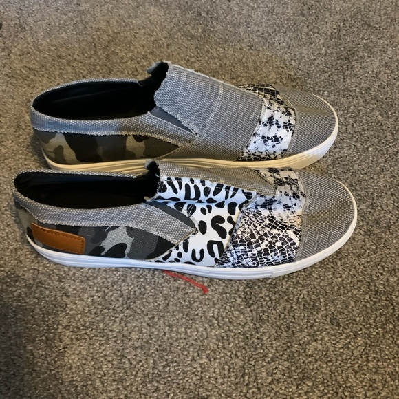 Shoes - Picture 3 of 4